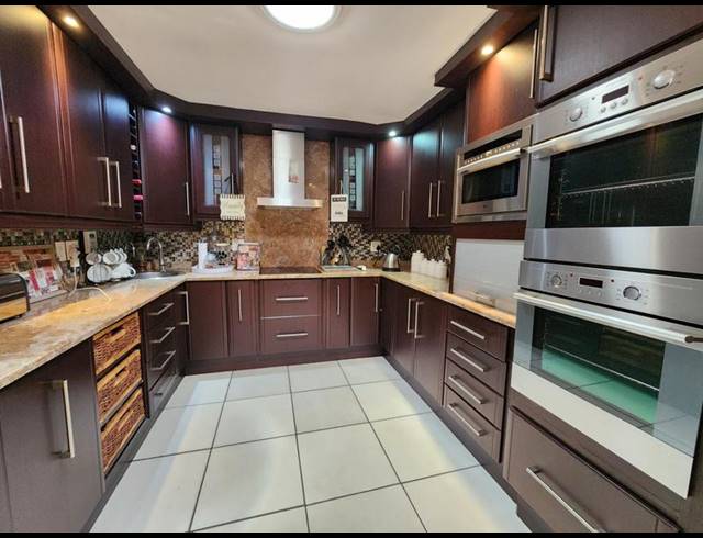 4 BEDROOM HOUSE FOR SALE IN MORELETAPARK